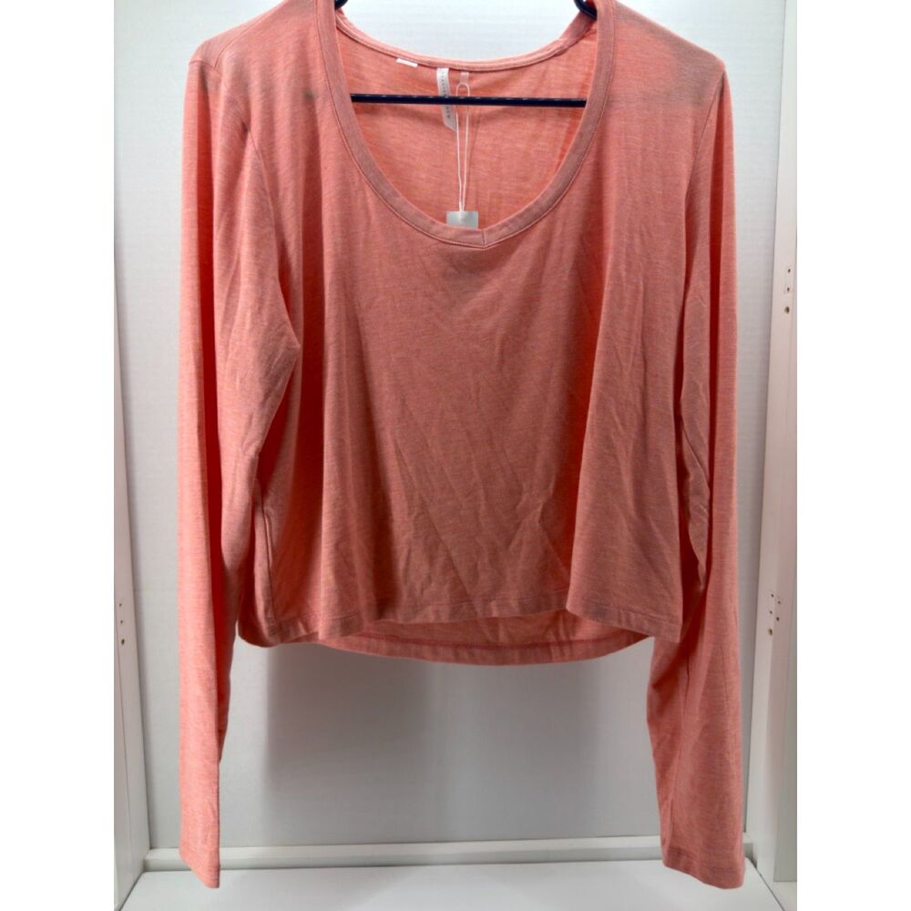 Travis Mathew Botanical Breeze Long Sleeve Top